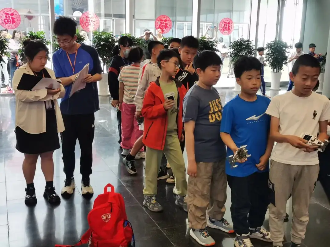 喜报!青岛宁夏路小学在青岛市车模竞赛中荣获团体冠军殊荣! 第5张
