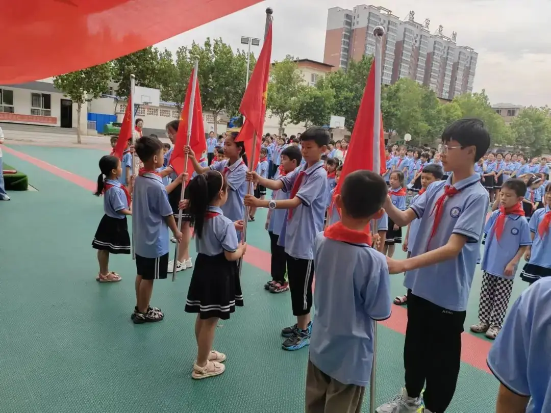 红领巾 爱祖国----锦屏镇中心小学迎“六一”新队员入队仪式 第18张 红领巾 爱祖国----锦屏镇中心小学迎“六一”新队员入队仪式 第18张
