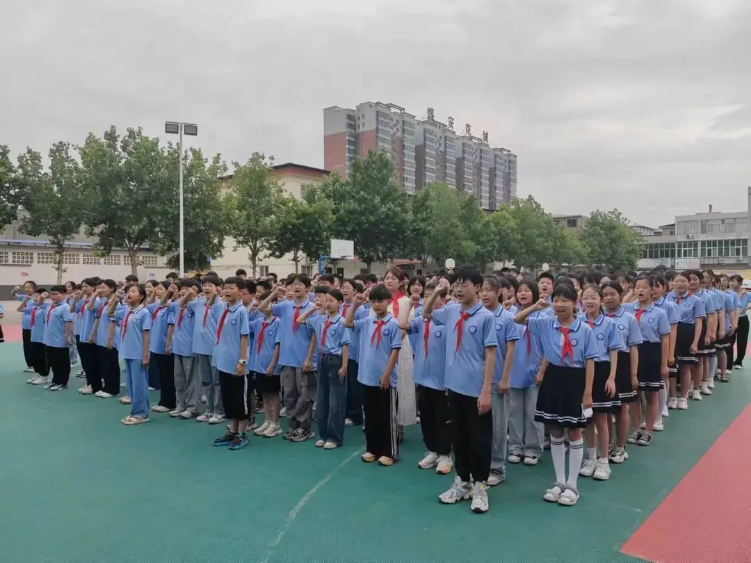 红领巾 爱祖国----锦屏镇中心小学迎“六一”新队员入队仪式 第21张 红领巾 爱祖国----锦屏镇中心小学迎“六一”新队员入队仪式 第21张