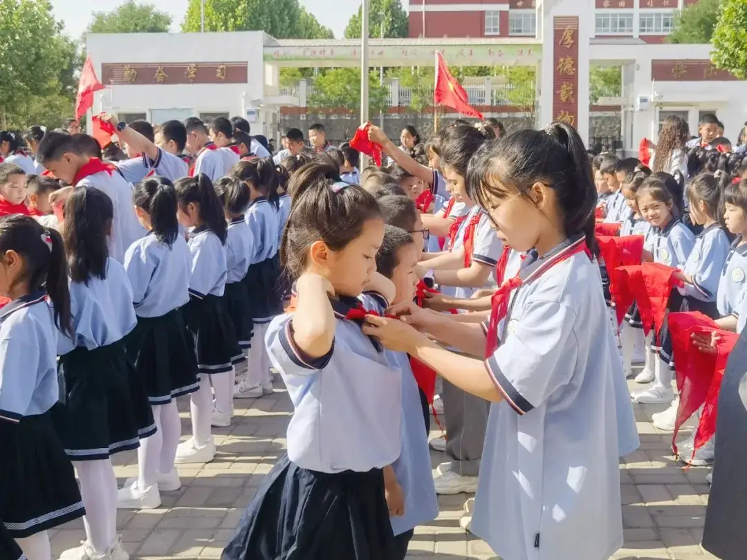 汇仟小学2024年“红领巾爱祖国”一年级新队员入队仪式 第54张 汇仟小学2024年“红领巾爱祖国”一年级新队员入队仪式 第54张