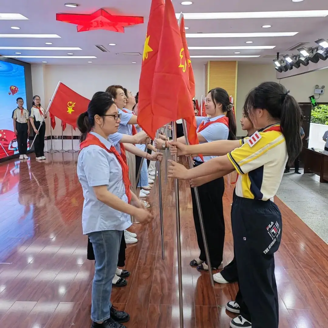 【实验小学】飘扬红领巾 炽热爱国情----实验小学举行2024年春期新少先队员入队仪式 第35张 【实验小学】飘扬红领巾 炽热爱国情----实验小学举行2024年春期新少先队员入队仪式 第35张