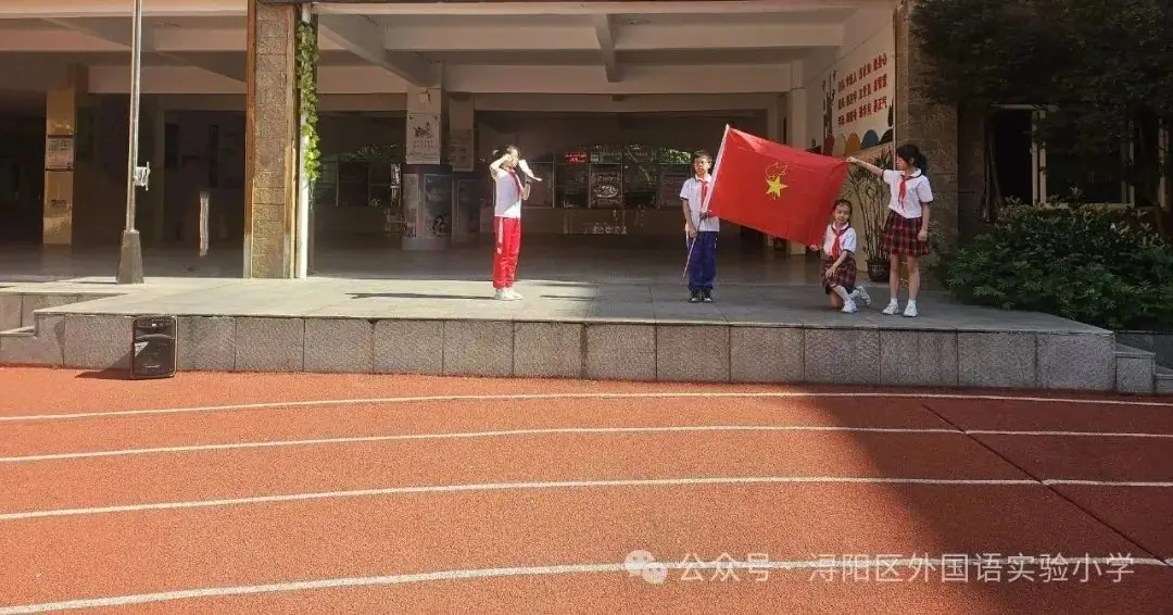 外国语实验小学举行“红领巾爱祖国”入队仪式 第10张 外国语实验小学举行“红领巾爱祖国”入队仪式 第10张