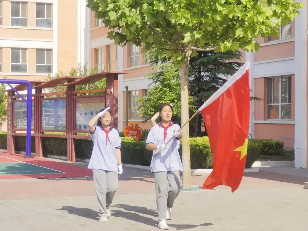 汇仟小学2024年“红领巾爱祖国”一年级新队员入队仪式 第42张 汇仟小学2024年“红领巾爱祖国”一年级新队员入队仪式 第42张