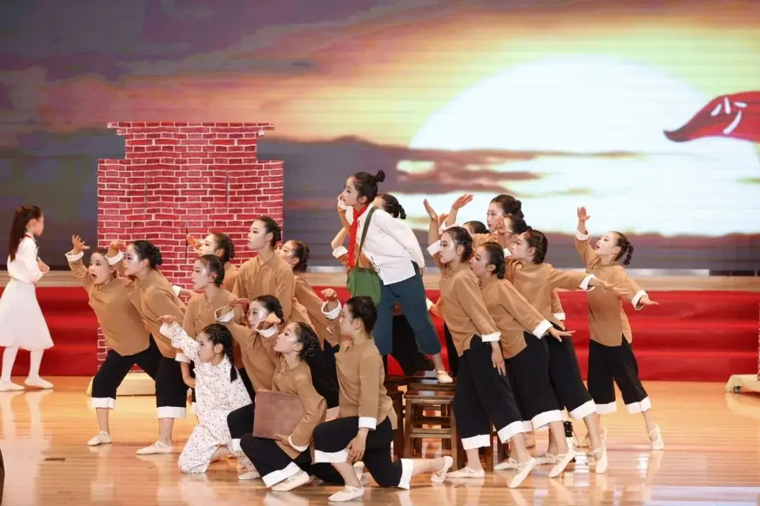 【喜报】铜陵师范学校附属小学在2024年铜官区红领巾爱祖国庆“六一”艺术展演中获得小学组一等奖 第17张 【喜报】铜陵师范学校附属小学在2024年铜官区红领巾爱祖国庆“六一”艺术展演中获得小学组一等奖 第17张