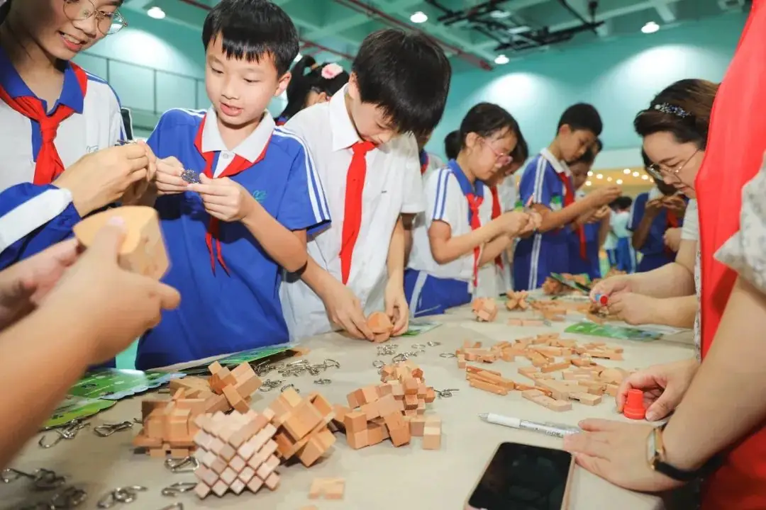 莲花山下好大一节数学课:新莲小学“空中农场的几何美学”课程长卷 第23张 莲花山下好大一节数学课:新莲小学“空中农场的几何美学”课程长卷 第23张