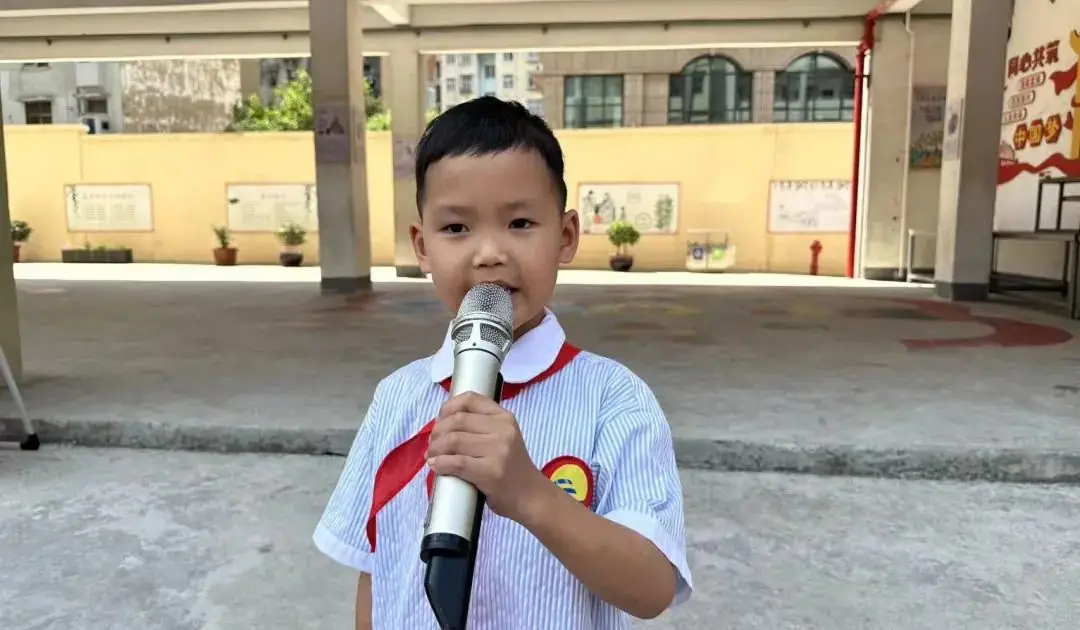 红领巾爱祖国——月亮湖小学举行新队员入队仪式 第32张 红领巾爱祖国——月亮湖小学举行新队员入队仪式 第32张