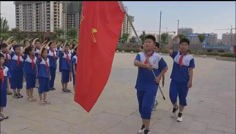 【全环境立德树人】成武县郜城第六实验小学举行“童心向党立志向 阳光少年向未来”2023级第一批新队员入队仪式 第59张 【全环境立德树人】成武县郜城第六实验小学举行“童心向党立志向 阳光少年向未来”2023级第一批新队员入队仪式 第59张