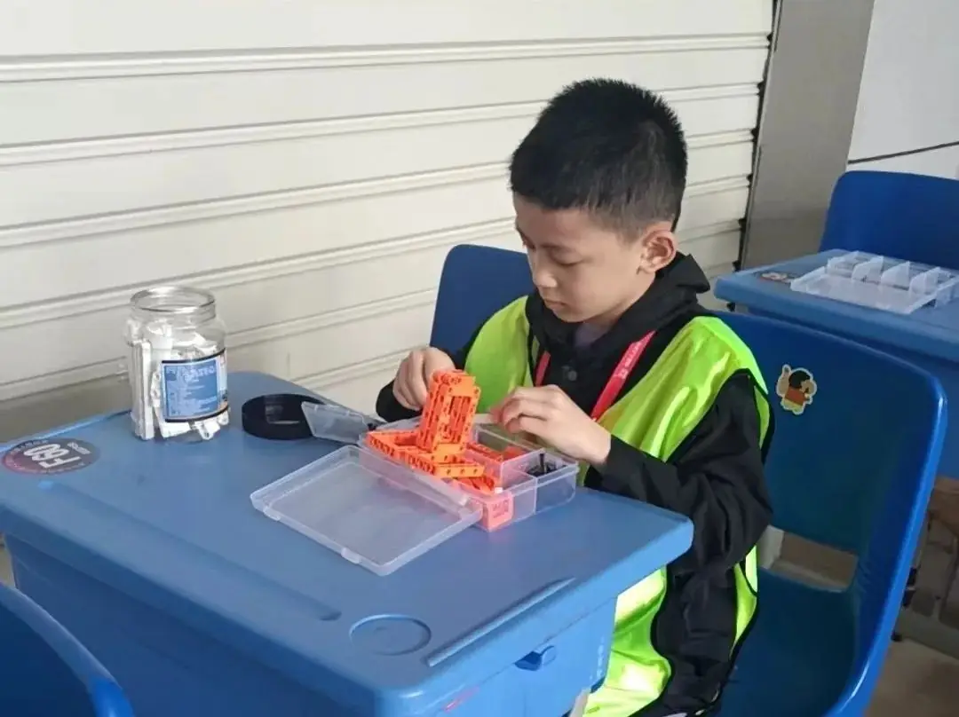 喜报|平和县小溪中心小学代表队在漳州市第四届人工智能与机器人挑战赛上喜获佳绩! 第15张 喜报|平和县小溪中心小学代表队在漳州市第四届人工智能与机器人挑战赛上喜获佳绩! 第15张