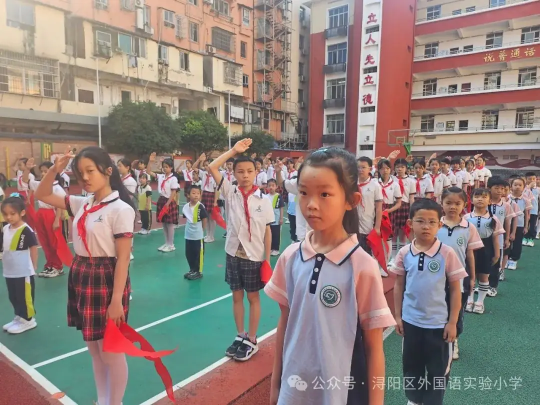 外国语实验小学举行“红领巾爱祖国”入队仪式 第2张 外国语实验小学举行“红领巾爱祖国”入队仪式 第2张