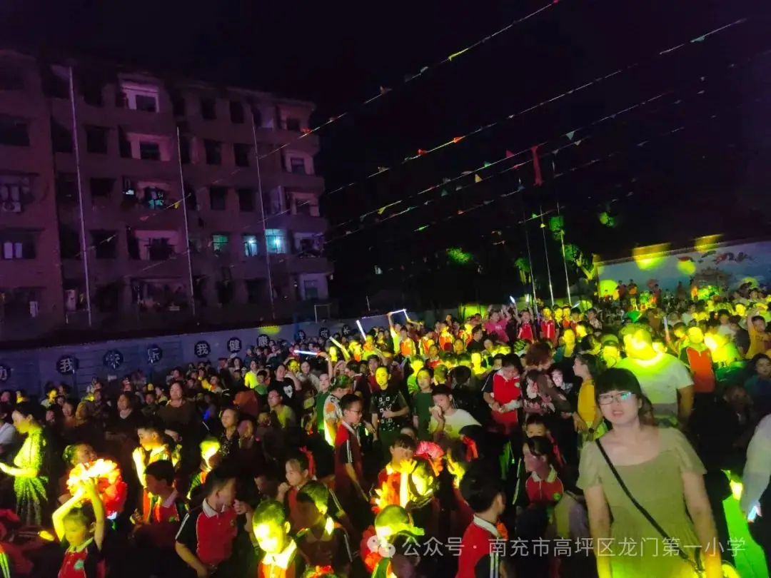 贤美·德育 | ——高坪区龙门第一小学花开新时代童心向未来文艺汇演精彩来袭 第46张 贤美·德育 | ——高坪区龙门第一小学花开新时代童心向未来文艺汇演精彩来袭 第46张