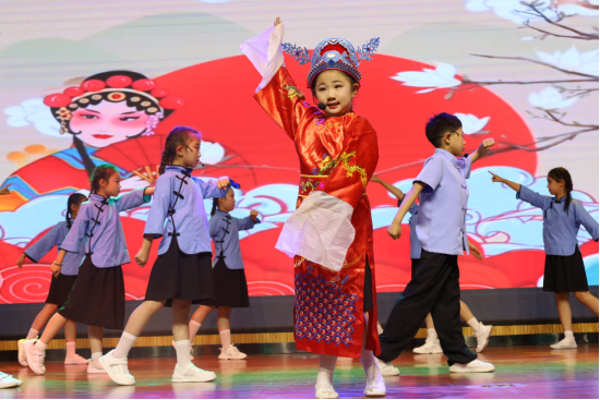 童心向祖国·强国好少年——睢阳区胜利小学庆“六一”文艺汇演(三年级篇)-第19张图片-四季读书网