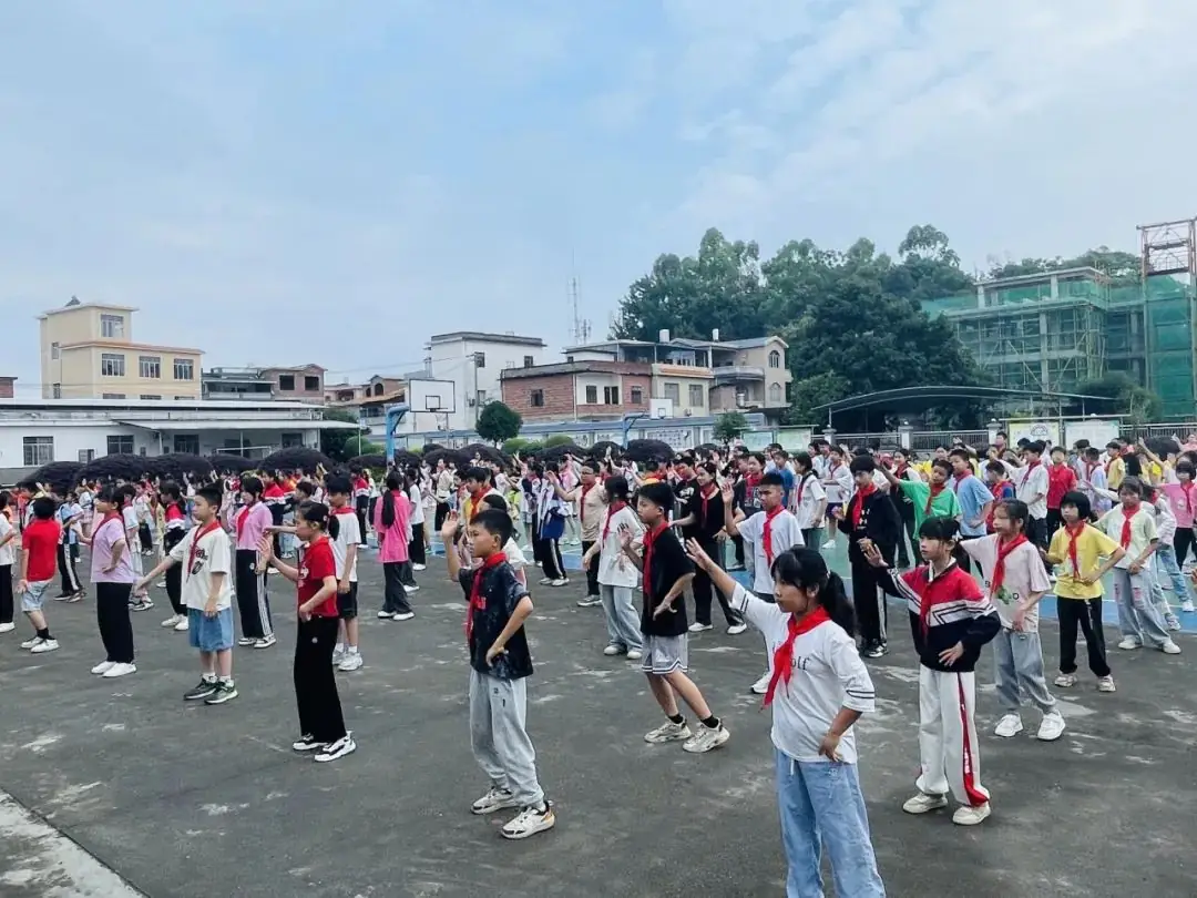 “探秘小学  开启成长新篇章”——荔浦市青山镇中心幼儿园参观小学活动 - 拷贝 第36张