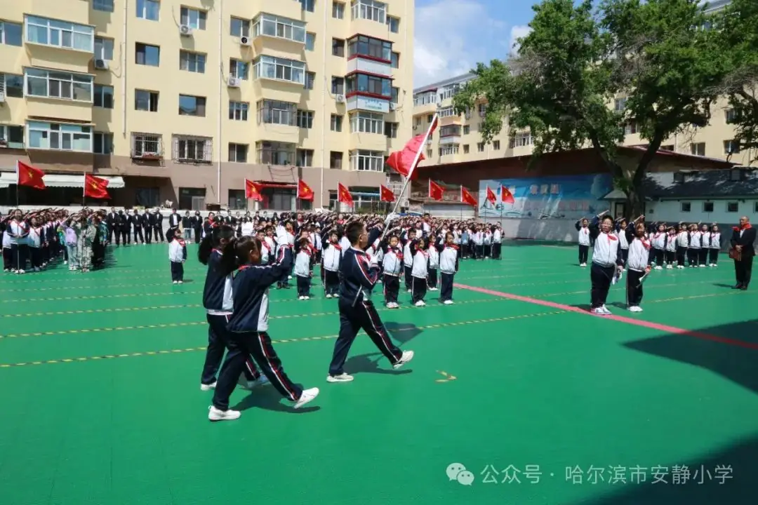 安静小学举行“童心逐梦红领巾,星星火炬逐梦想”入队仪式 第15张 安静小学举行“童心逐梦红领巾,星星火炬逐梦想”入队仪式 第15张