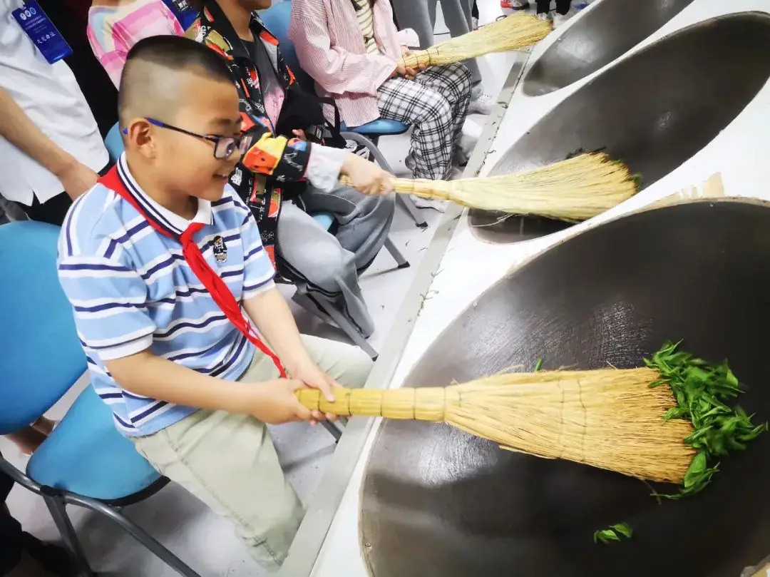 合肥市琥珀小学与安徽农业大学合作共建茶学科普教育基地 第14张 合肥市琥珀小学与安徽农业大学合作共建茶学科普教育基地 第14张