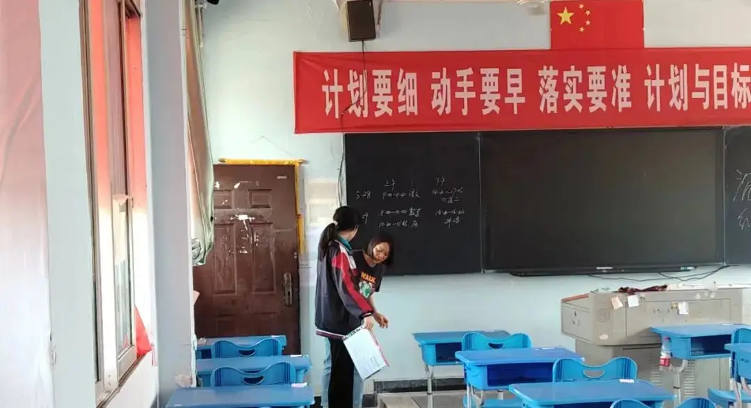 【高考特刊】身临其境全真模拟,护航高考万无一失——岳阳县三中高三年级举行2024年高考仿真模拟考试 第8张 【高考特刊】身临其境全真模拟,护航高考万无一失——岳阳县三中高三年级举行2024年高考仿真模拟考试 第8张