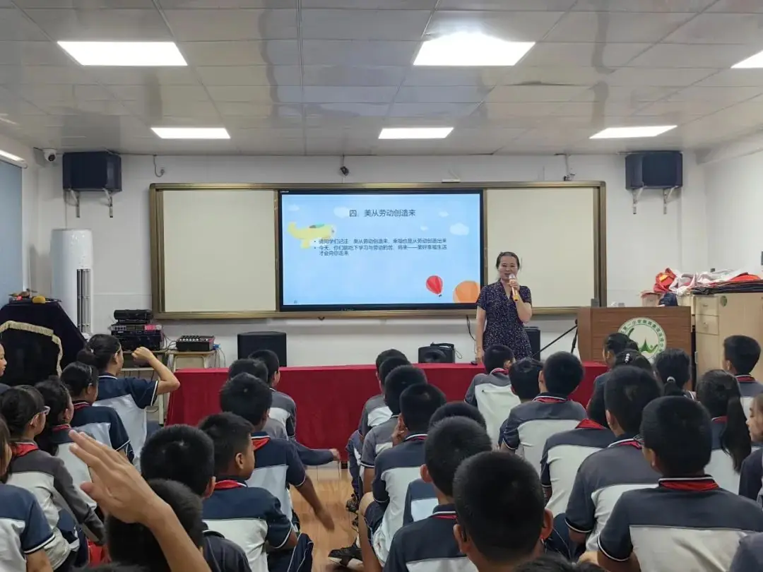 【金湾区第一小学教育集团】匠心润童心·传承育未来—连湾小学劳模进校园宣讲活动 第17张 【金湾区第一小学教育集团】匠心润童心·传承育未来—连湾小学劳模进校园宣讲活动 第17张