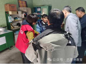 砾石公益”前往大河镇中心小学捐赠助学献爱心 第2张 砾石公益”前往大河镇中心小学捐赠助学献爱心 第2张