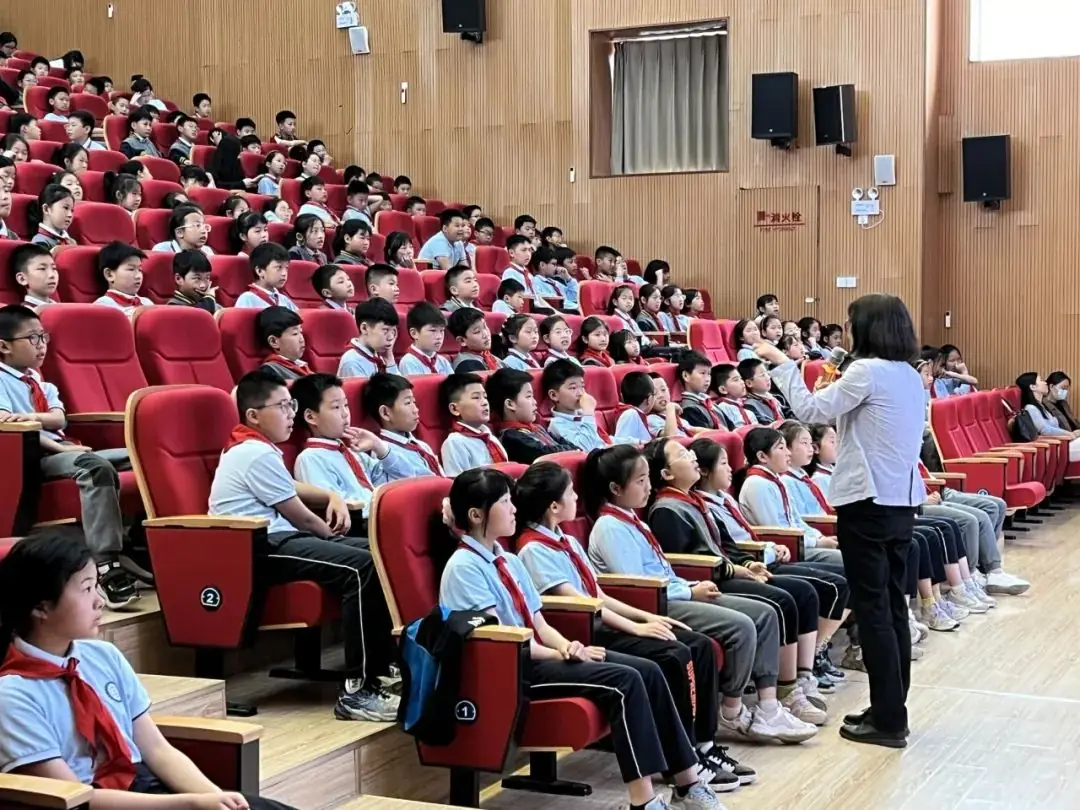 【第990期】建平临港小学 | 架桥梁 拓视野 增智慧 助启航 第24张 【第990期】建平临港小学 | 架桥梁 拓视野 增智慧 助启航 第24张