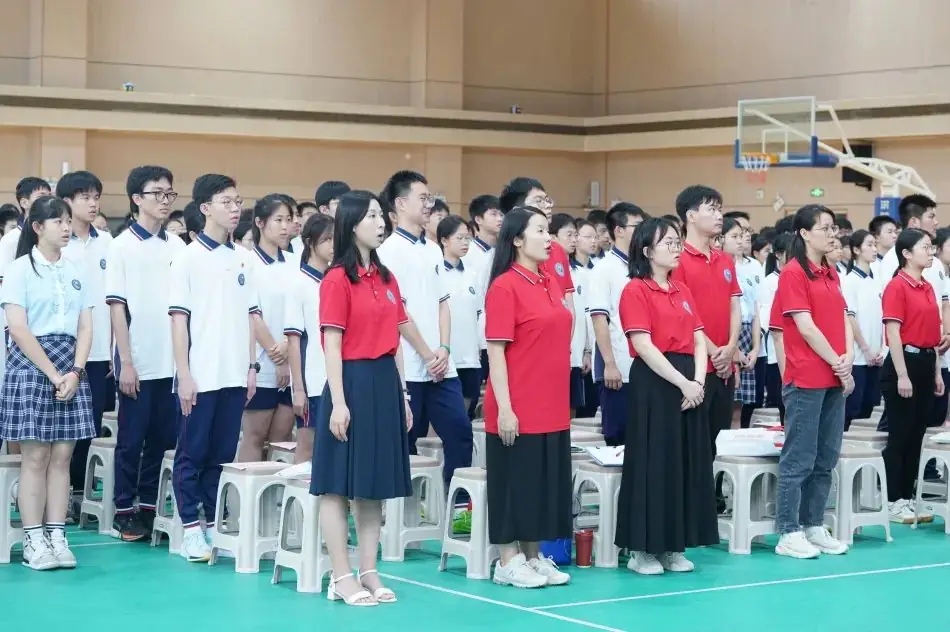 百舸争流 迎战中考——我校隆重举行2024届初三中考冲刺动员大会 第8张 百舸争流 迎战中考——我校隆重举行2024届初三中考冲刺动员大会 第8张