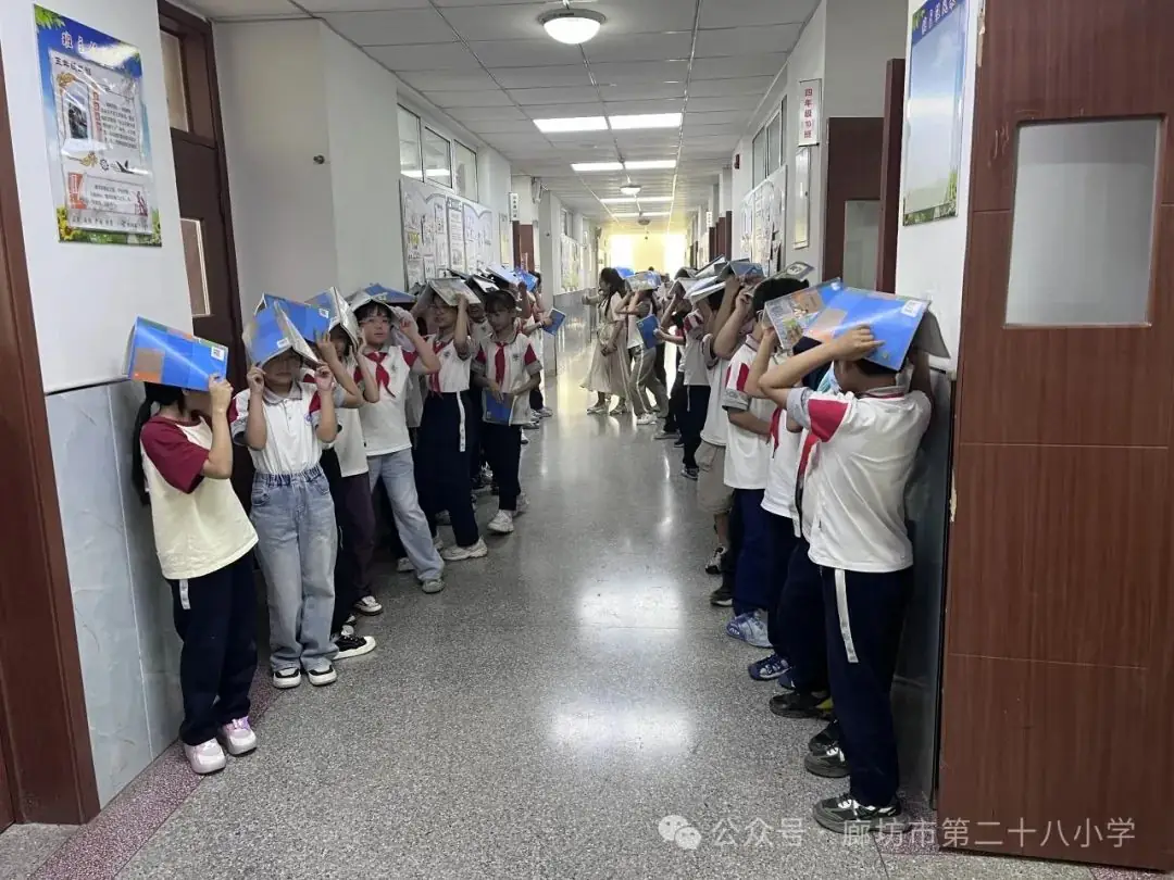 廊坊市第二十八小学开展防震、消防逃生演练活动 第8张 廊坊市第二十八小学开展防震、消防逃生演练活动 第8张