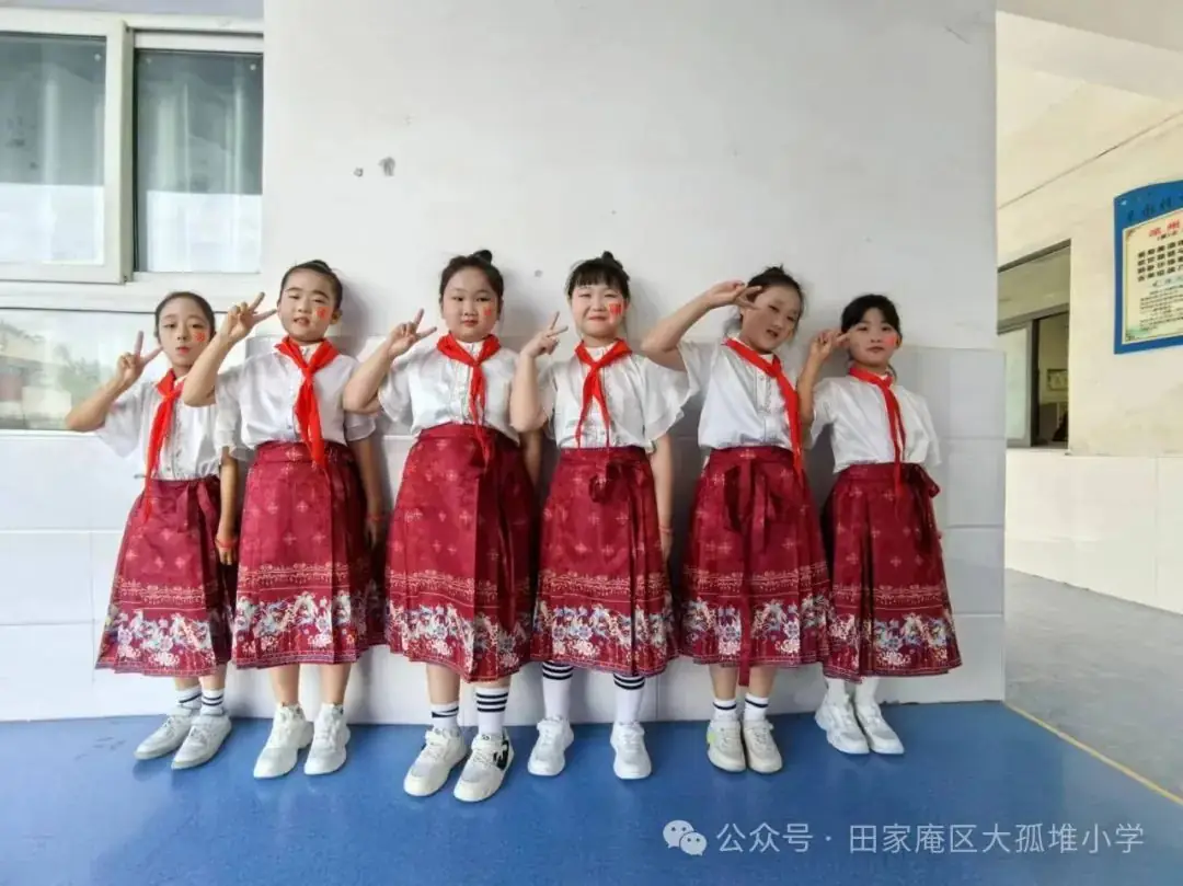 “童心向党 红歌飞扬”——大孤堆小学庆六一“红领巾 爱祖国”歌咏比赛 第13张 “童心向党 红歌飞扬”——大孤堆小学庆六一“红领巾 爱祖国”歌咏比赛 第13张