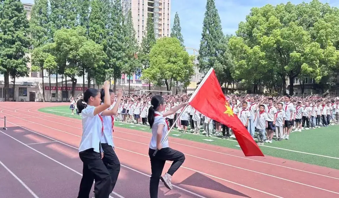 红领巾爱祖国——月亮湖小学举行新队员入队仪式 第47张 红领巾爱祖国——月亮湖小学举行新队员入队仪式 第47张