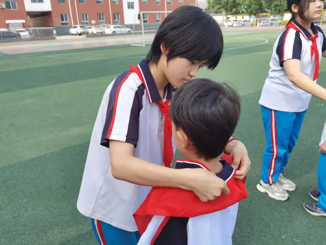 易县第四小学举行“红领巾 爱祖国”2024年首批新队员入队仪式 第10张