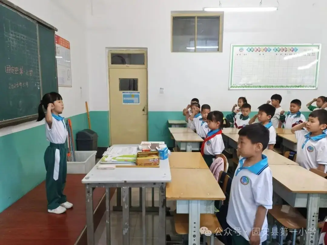红领巾 爱祖国——固安县第一小学新队员入队仪式-第3张图片-四季读书网