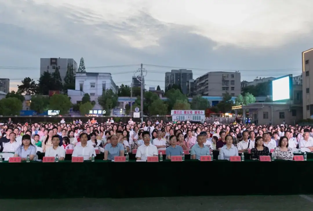 培根铸魂  艺润童心——红安县实验小学小小铜锣艺术团“献礼六一”汇报演出圆满落幕 第2张