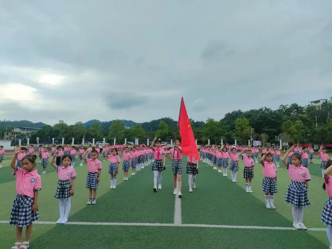 红领巾爱祖国 ——上犹县第三小学2024年一年级第一批少先队员入队仪式 第7张 红领巾爱祖国 ——上犹县第三小学2024年一年级第一批少先队员入队仪式 第7张