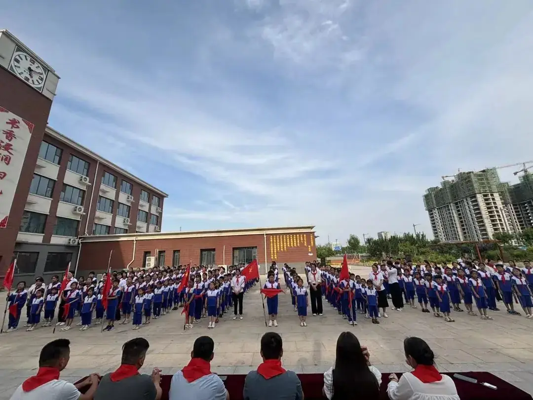 【全环境立德树人】成武县郜城第六实验小学举行“童心向党立志向 阳光少年向未来”2023级第一批新队员入队仪式 第2张 【全环境立德树人】成武县郜城第六实验小学举行“童心向党立志向 阳光少年向未来”2023级第一批新队员入队仪式 第2张