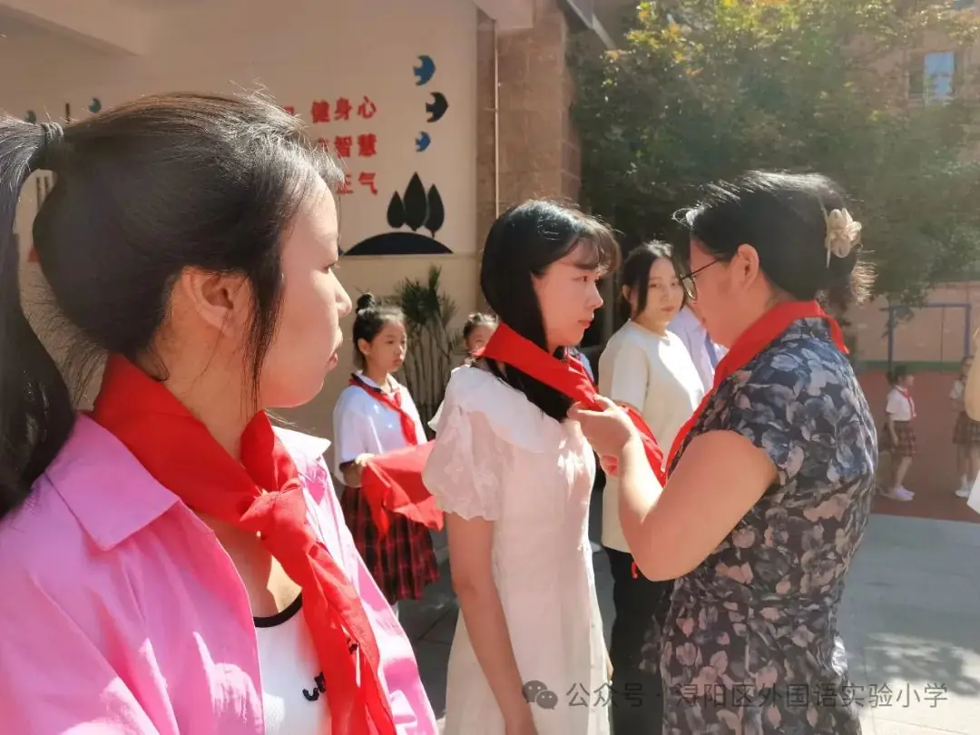 外国语实验小学举行“红领巾爱祖国”入队仪式 第16张 外国语实验小学举行“红领巾爱祖国”入队仪式 第16张