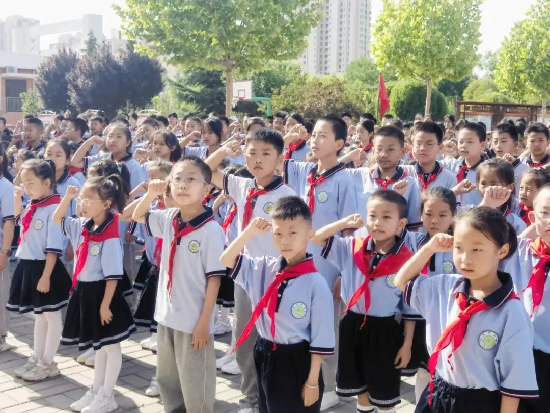 汇仟小学2024年“红领巾爱祖国”一年级新队员入队仪式 第60张 汇仟小学2024年“红领巾爱祖国”一年级新队员入队仪式 第60张