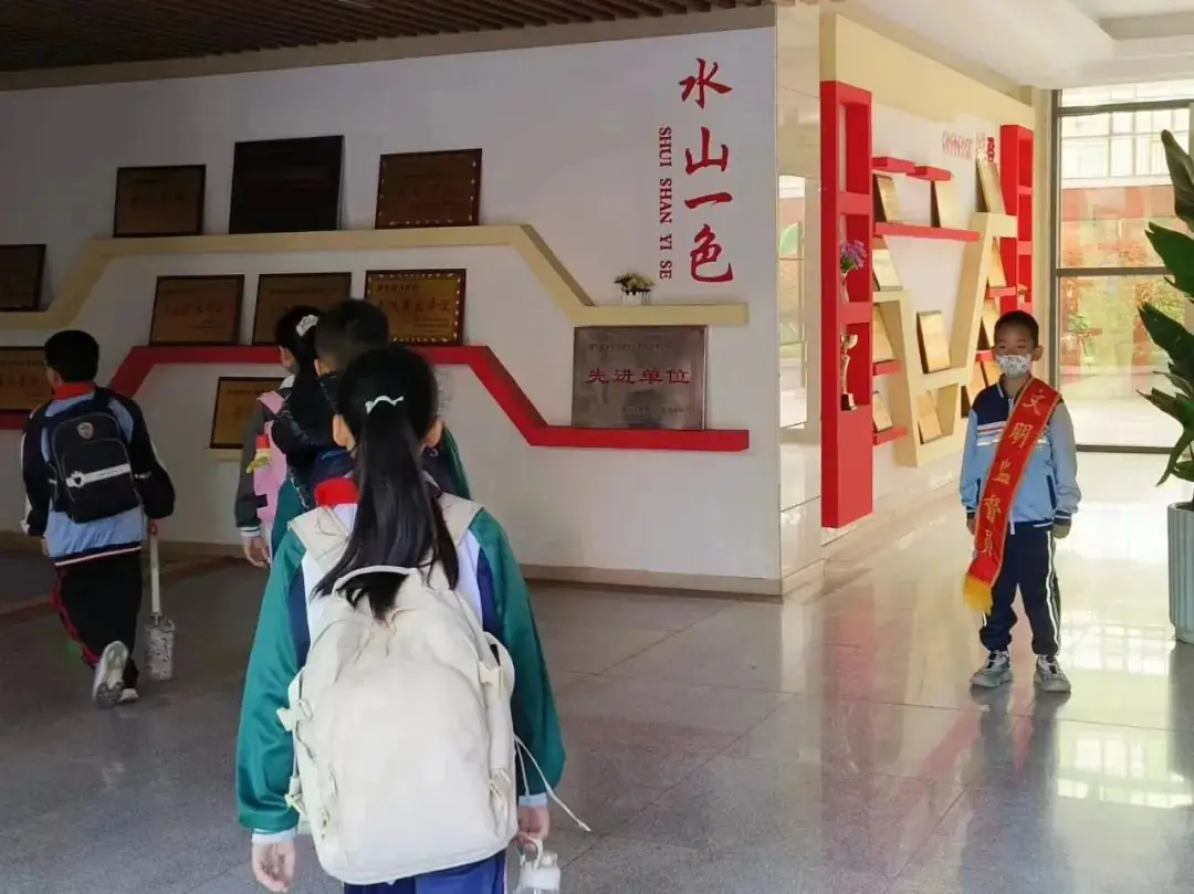 卧虎山小学“诚信超市”营造“以章换物”新体验! 第7张 卧虎山小学“诚信超市”营造“以章换物”新体验! 第7张