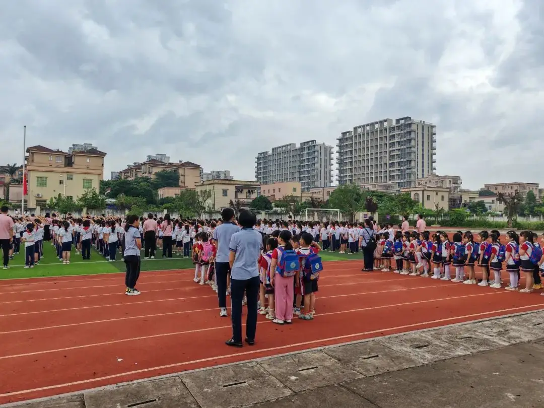 “我与小学零距离”——三角心心幼儿园幼儿园大班参观小学活动 第14张 “我与小学零距离”——三角心心幼儿园幼儿园大班参观小学活动 第14张
