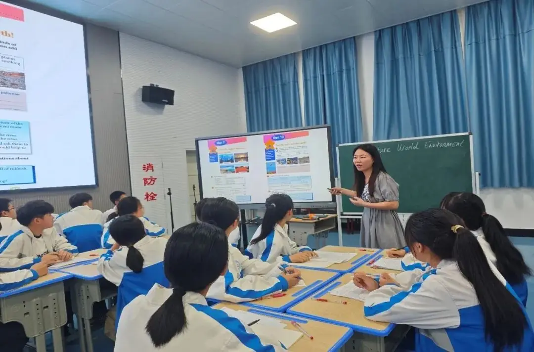 三尺讲台同竞技 全力以“复”赢中考 第4张 三尺讲台同竞技 全力以“复”赢中考 第4张