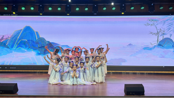 童心向祖国·强国好少年——睢阳区胜利小学庆“六一”文艺汇演(三年级篇)-第14张图片-四季读书网