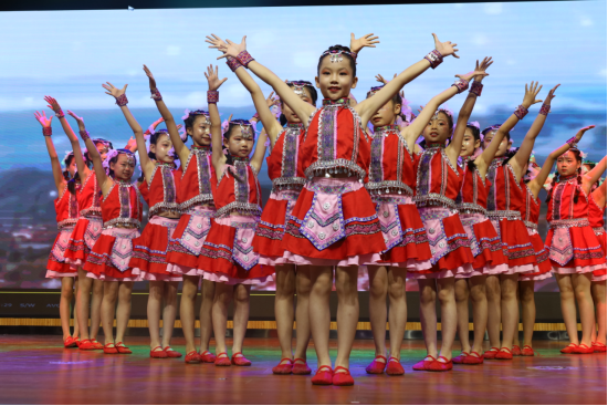 童心向祖国·强国好少年——睢阳区胜利小学庆“六一”文艺汇演(三年级篇)-第10张图片-四季读书网