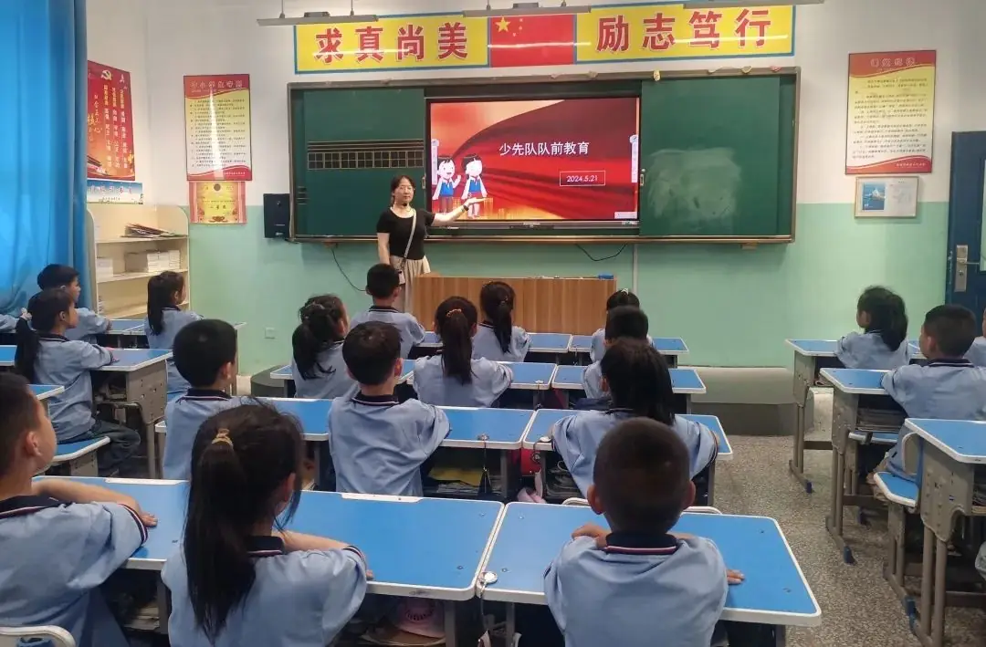 汇仟小学2024年“红领巾爱祖国”一年级新队员入队仪式 第6张 汇仟小学2024年“红领巾爱祖国”一年级新队员入队仪式 第6张