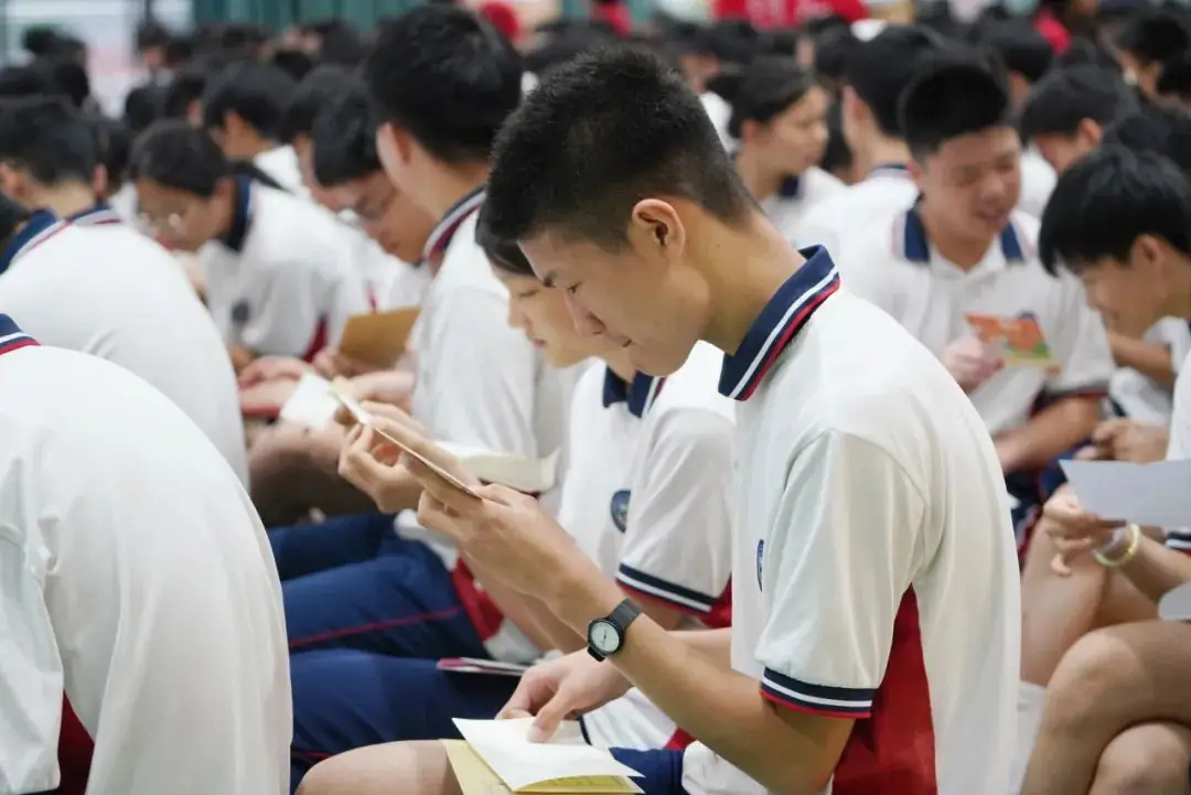 百舸争流 迎战中考——我校隆重举行2024届初三中考冲刺动员大会 第17张 百舸争流 迎战中考——我校隆重举行2024届初三中考冲刺动员大会 第17张