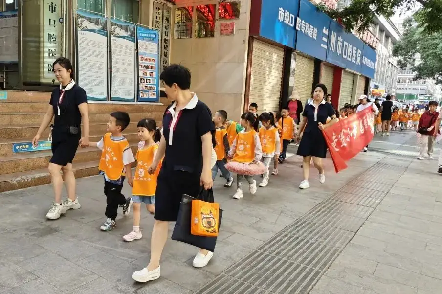 【幼小衔接】小学初体验 衔接促成长——天爱幼儿园大班组走进小学活动纪实 第27张 【幼小衔接】小学初体验 衔接促成长——天爱幼儿园大班组走进小学活动纪实 第27张