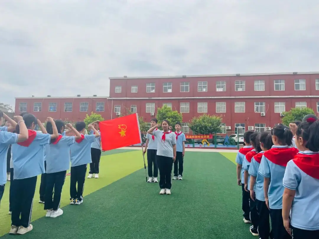 和谐小学举行2024年“红领巾爱祖国”少先队员入队仪式 第6张 和谐小学举行2024年“红领巾爱祖国”少先队员入队仪式 第6张