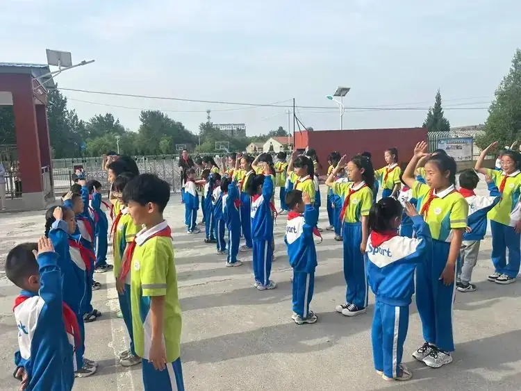 西河底明德小学2024年入队仪式 第16张