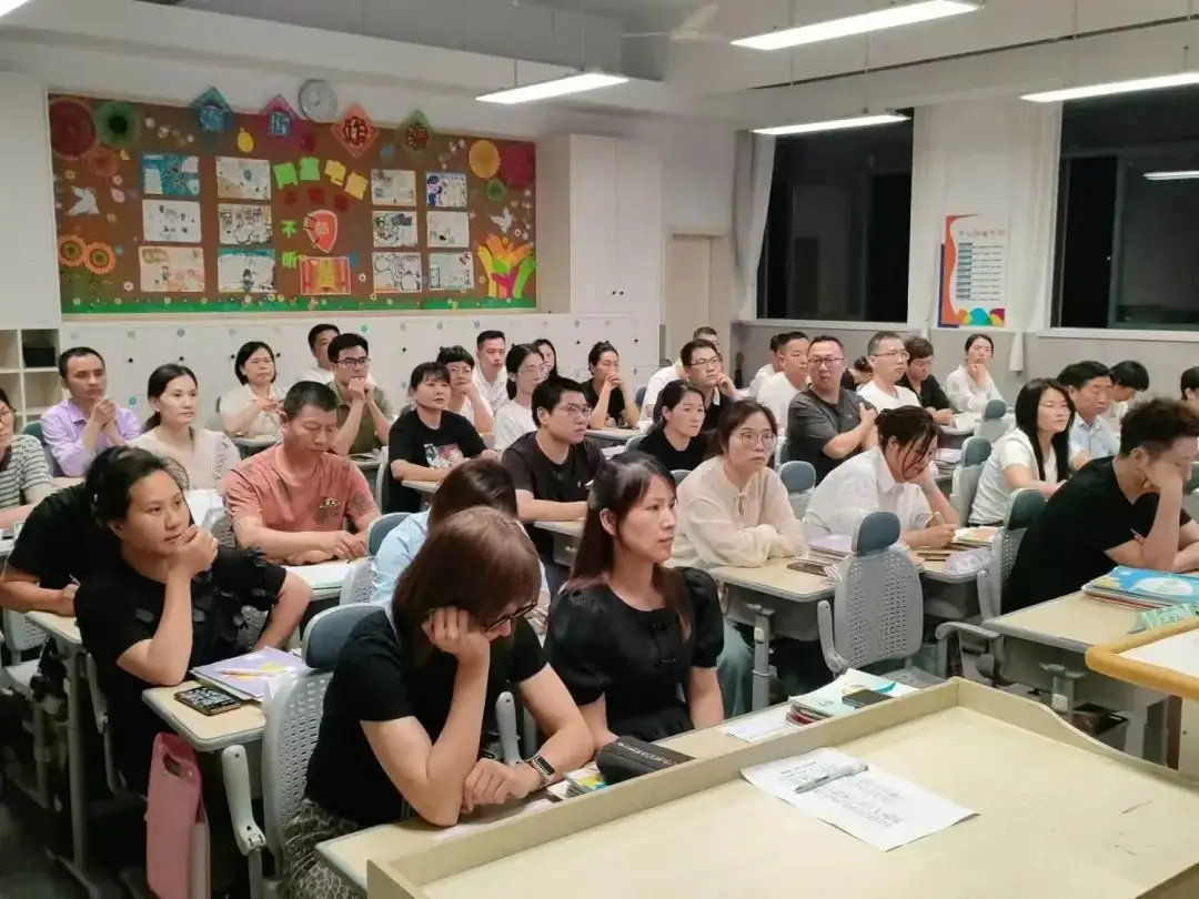 【黄杨梅小学 | 家校协作】家校合力 共助成长——黄杨梅小学召开五年级家长会 第25张 【黄杨梅小学 | 家校协作】家校合力 共助成长——黄杨梅小学召开五年级家长会 第25张