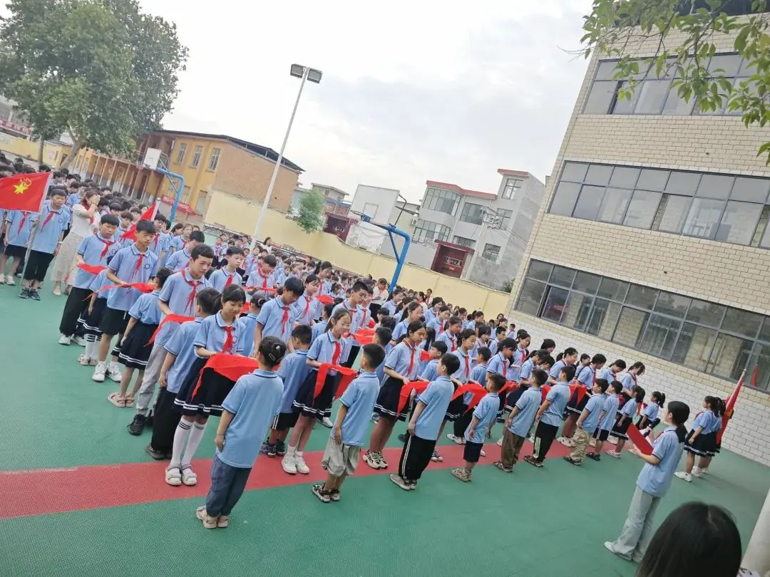红领巾 爱祖国----锦屏镇中心小学迎“六一”新队员入队仪式 第9张 红领巾 爱祖国----锦屏镇中心小学迎“六一”新队员入队仪式 第9张