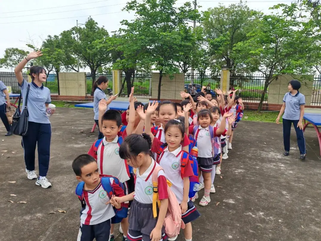 “我与小学零距离”——三角心心幼儿园幼儿园大班参观小学活动 第13张 “我与小学零距离”——三角心心幼儿园幼儿园大班参观小学活动 第13张