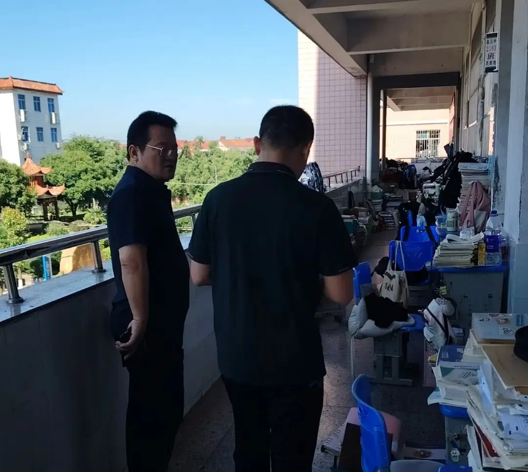 【高考特刊】身临其境全真模拟,护航高考万无一失——岳阳县三中高三年级举行2024年高考仿真模拟考试 第3张 【高考特刊】身临其境全真模拟,护航高考万无一失——岳阳县三中高三年级举行2024年高考仿真模拟考试 第3张