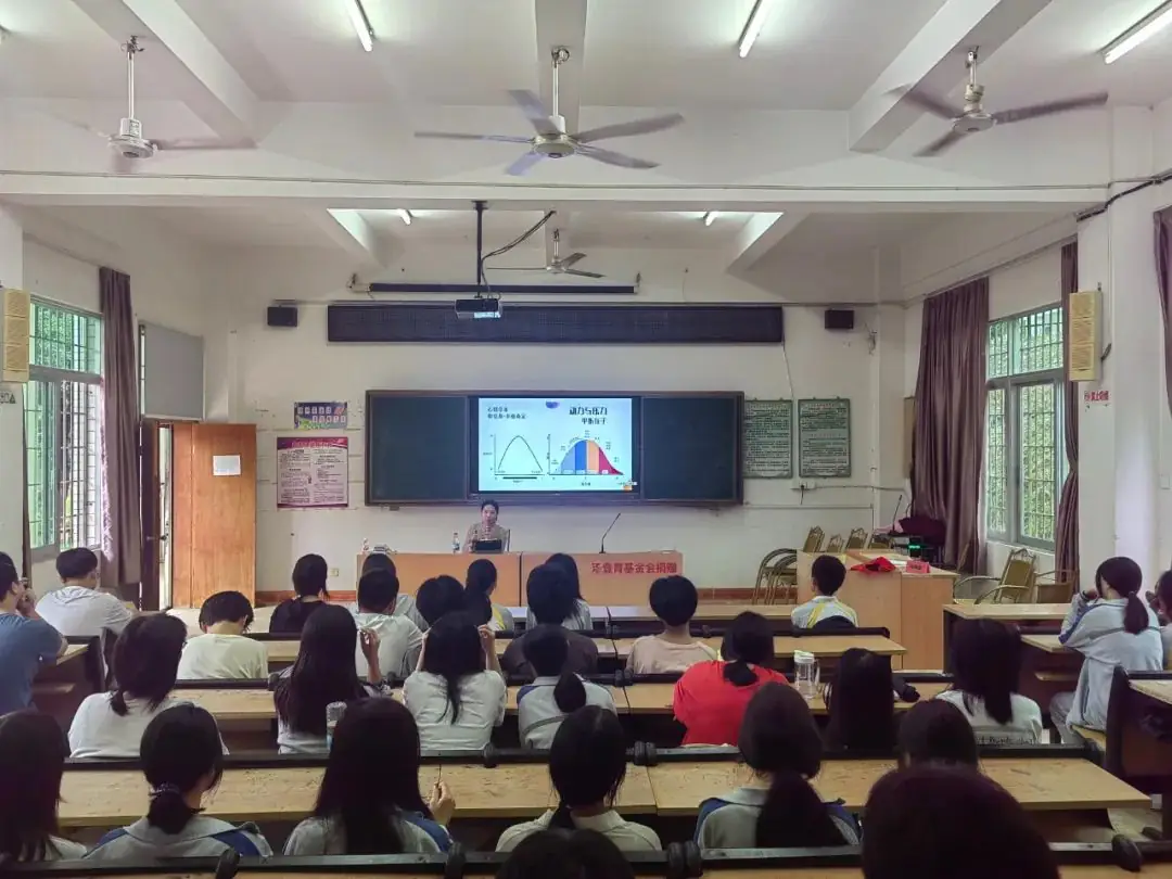 为心赋能梦起航,给力中考创佳绩——我校受邀为长泰坂里中学师生开设中考考前心理讲座 第2张 为心赋能梦起航,给力中考创佳绩——我校受邀为长泰坂里中学师生开设中考考前心理讲座 第2张