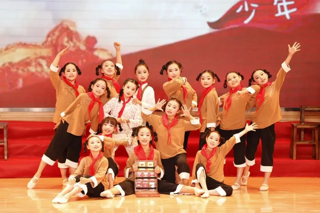 【喜报】铜陵师范学校附属小学在2024年铜官区红领巾爱祖国庆“六一”艺术展演中获得小学组一等奖 第26张 【喜报】铜陵师范学校附属小学在2024年铜官区红领巾爱祖国庆“六一”艺术展演中获得小学组一等奖 第26张