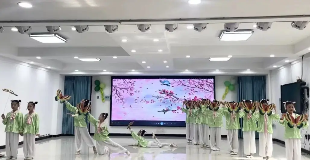 尉氏县第二实验小学开展“花开新时代  童心向未来”六一汇演活动 第16张